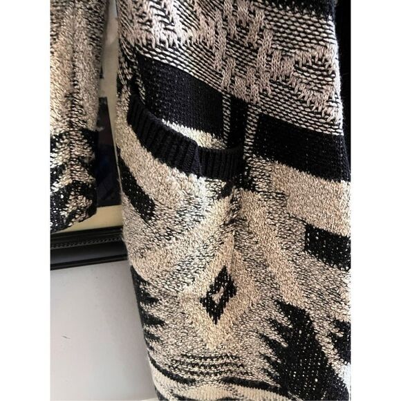 Lucky Brand Black & Cream Tribal Blanket Print sz M EUC - Picture 2 of 7